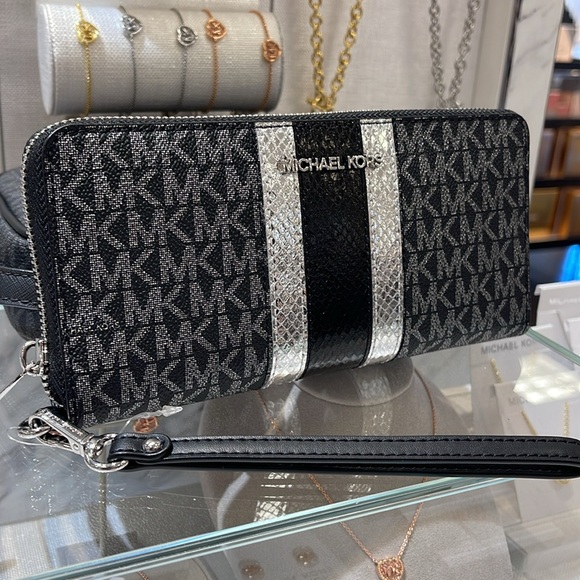 Michael Kors Jet Set Travel Large Signature Logo and Metallic Continental Wallet - Picture 3 of 16